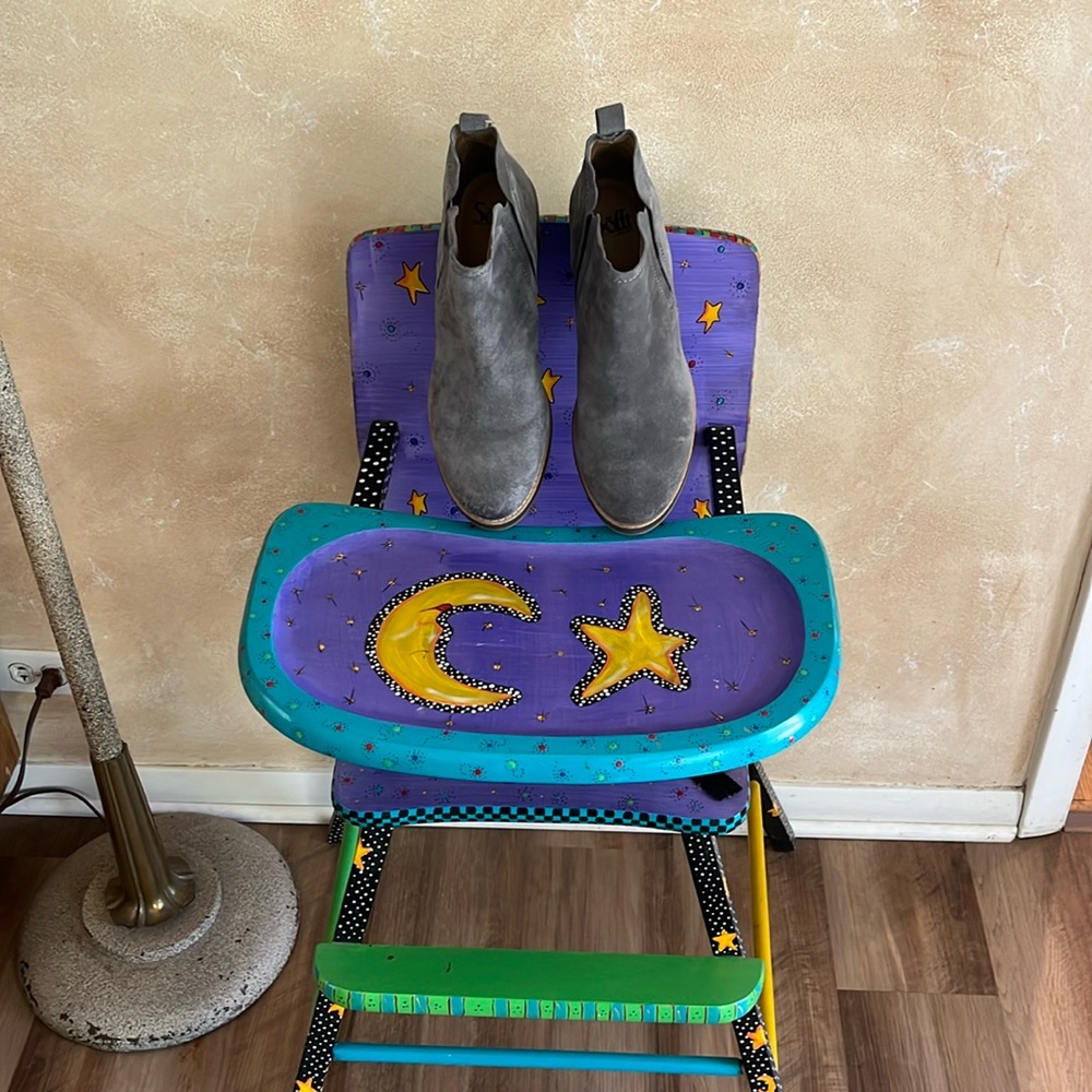 Brand-NEW Sofft Chelsea Boots! 💗